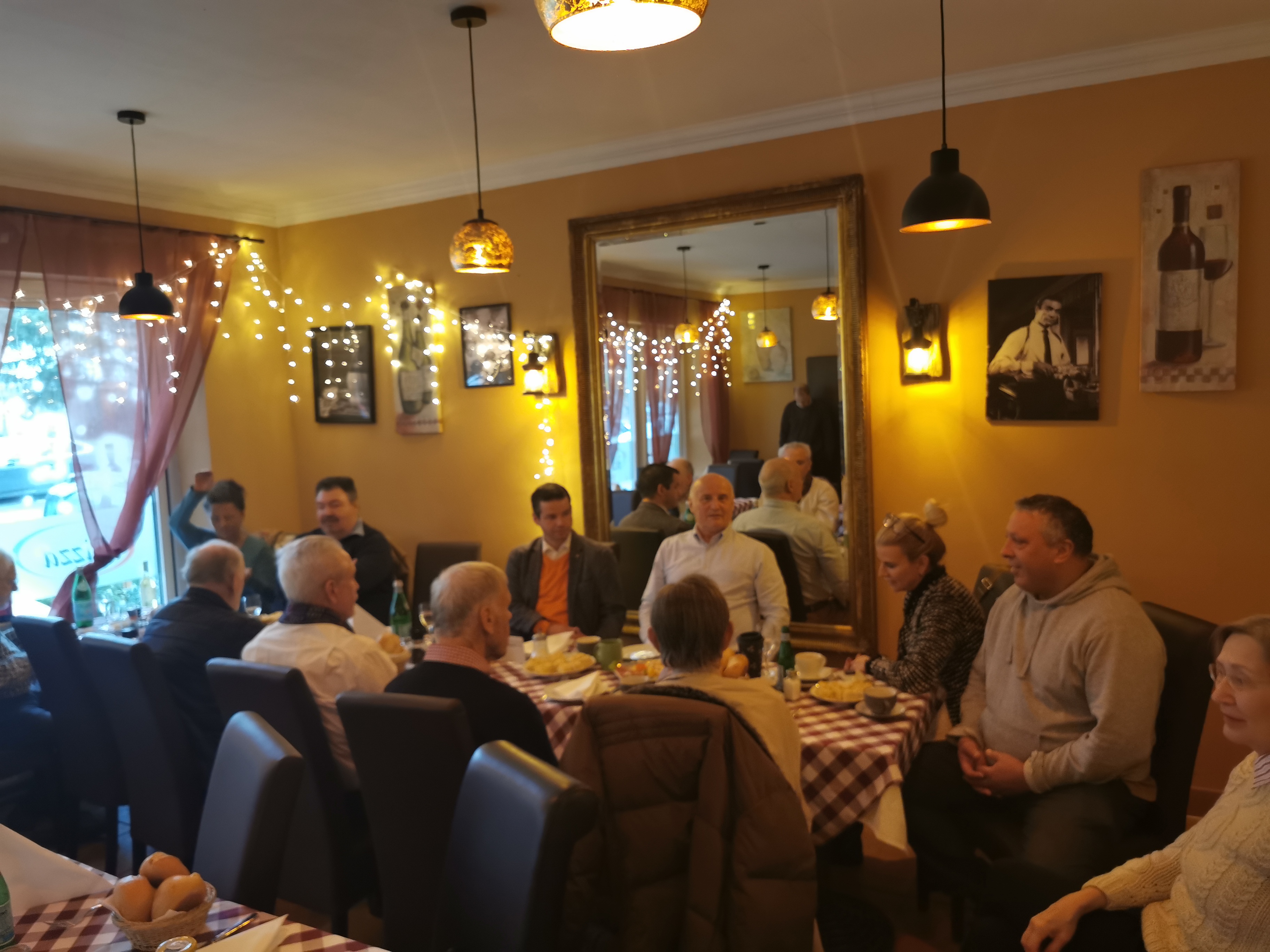 In seinem Impulsreferat gab Herr Hofmeister spannende Einblicke in die Geschichte der Vertriebenen und Sp�taussiedler in Hessen und dar�ber hinaus. 